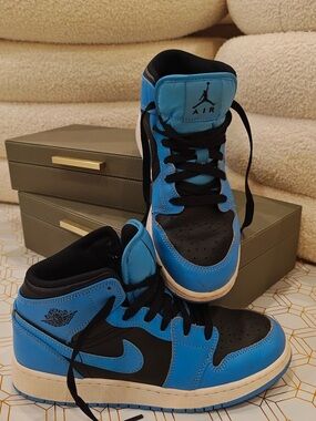 Jordan Kids High-Top Sneakers in Blue and Black
